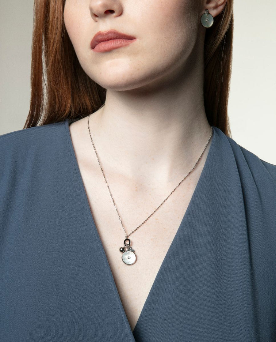 PENDIENTE ACERO, MADRE PERLA Y CRISTAL COLOR PLATEADO PARA MUJER FN