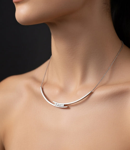 Collar de Oro Blanco 18 kts Rígido con Circonitas