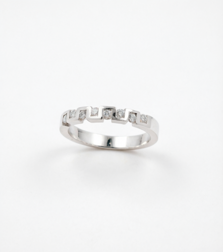 SORTIJA ORO 18 KTES BLANCO 8 DIAMANTES BRILLANTES